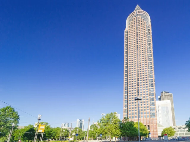 Mrakodrap Messeturm vo Frankfurte