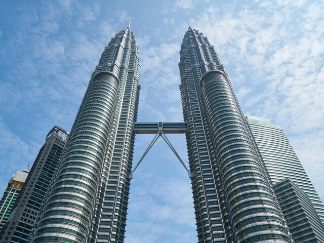 Petronas Twin Towers v Kuala Lumpur
