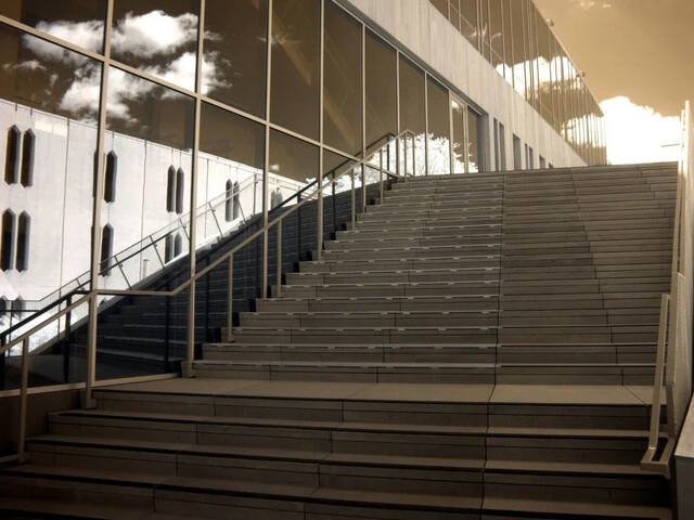 Schodisko a zrkadlový odraz v Oberlin College