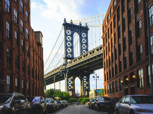 Manhattan Bridge v New Yorku