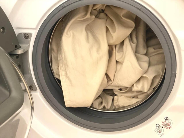 Posteľná bielizeň v práčke