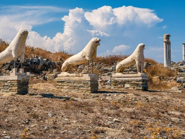 Alej mramorových levov na ostrove Dilos.