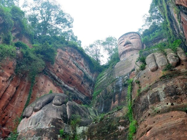 Socha Budhu z Le-šanu.