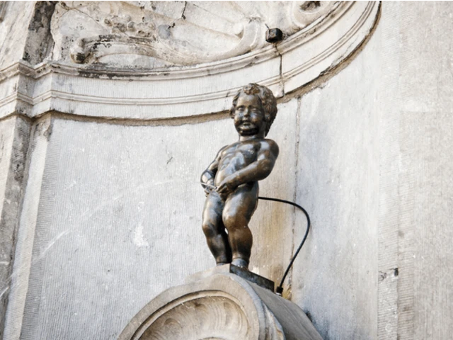 Socha cikajúceho chlapčeka Manneken Pis