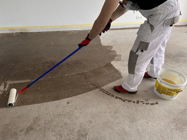 Aplikácia penetračného náteru pomocou nylonového valčeka