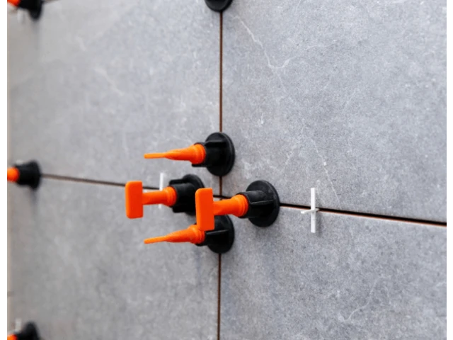 Dištančné krížiky na rohy dlaždíc