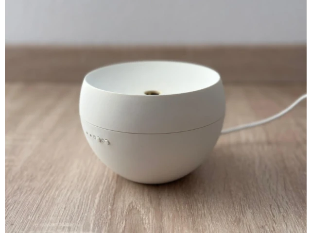 Malý biely difúzer.