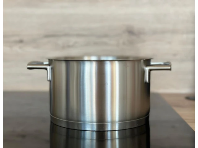 Hrniec bez pokrievky.