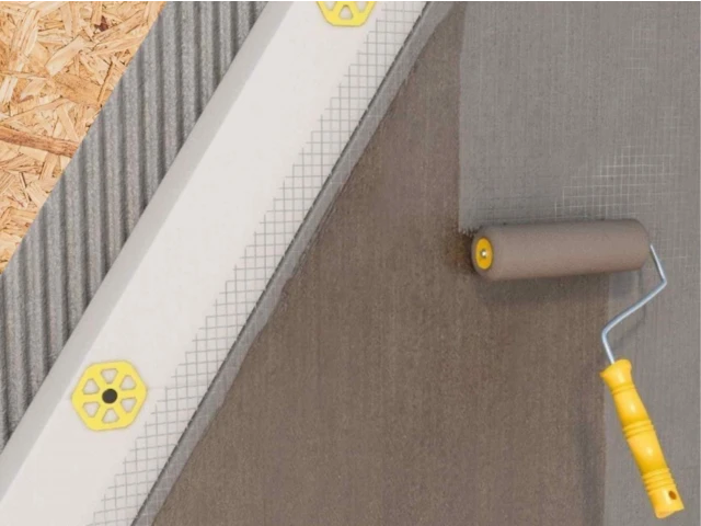 Nanasanie fasadnej omietky na drevostavbu