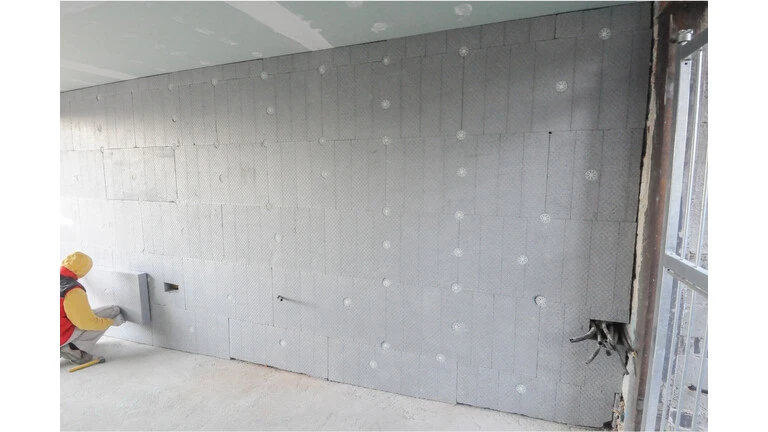 Kotvy uložené v zateplení