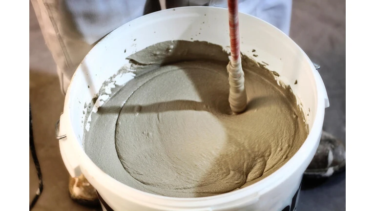 Miešanie lepiacej malty