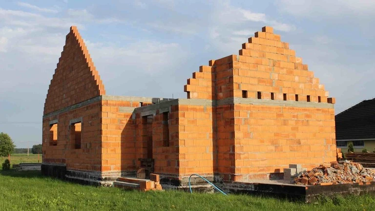 Hydroizolácia základového muriva tehlového domu