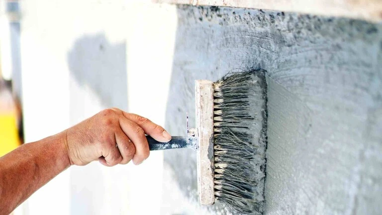 Aplikácia hydroizolácie štetcom