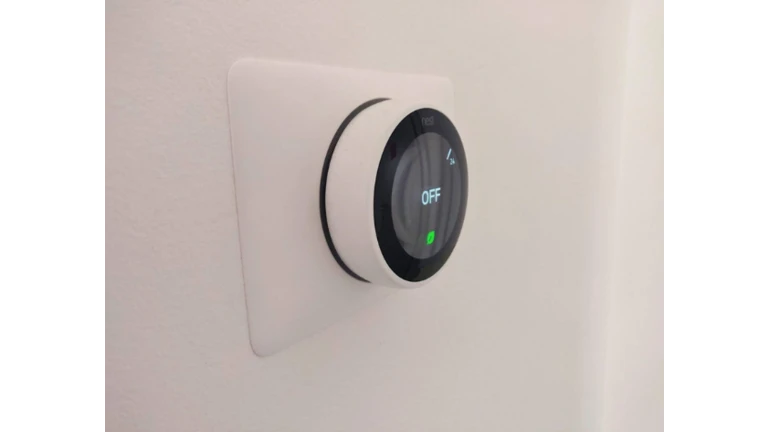 Vypnutý digitálny termostat.