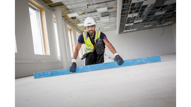 Aplikácia betónových zmesí a poterov na podlahu